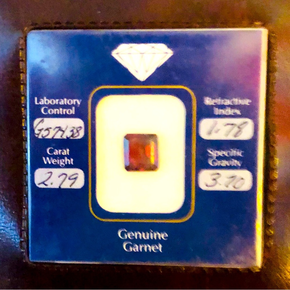 Genuine Garnet Gemstone 🌟 2.79 Carat Weight.
